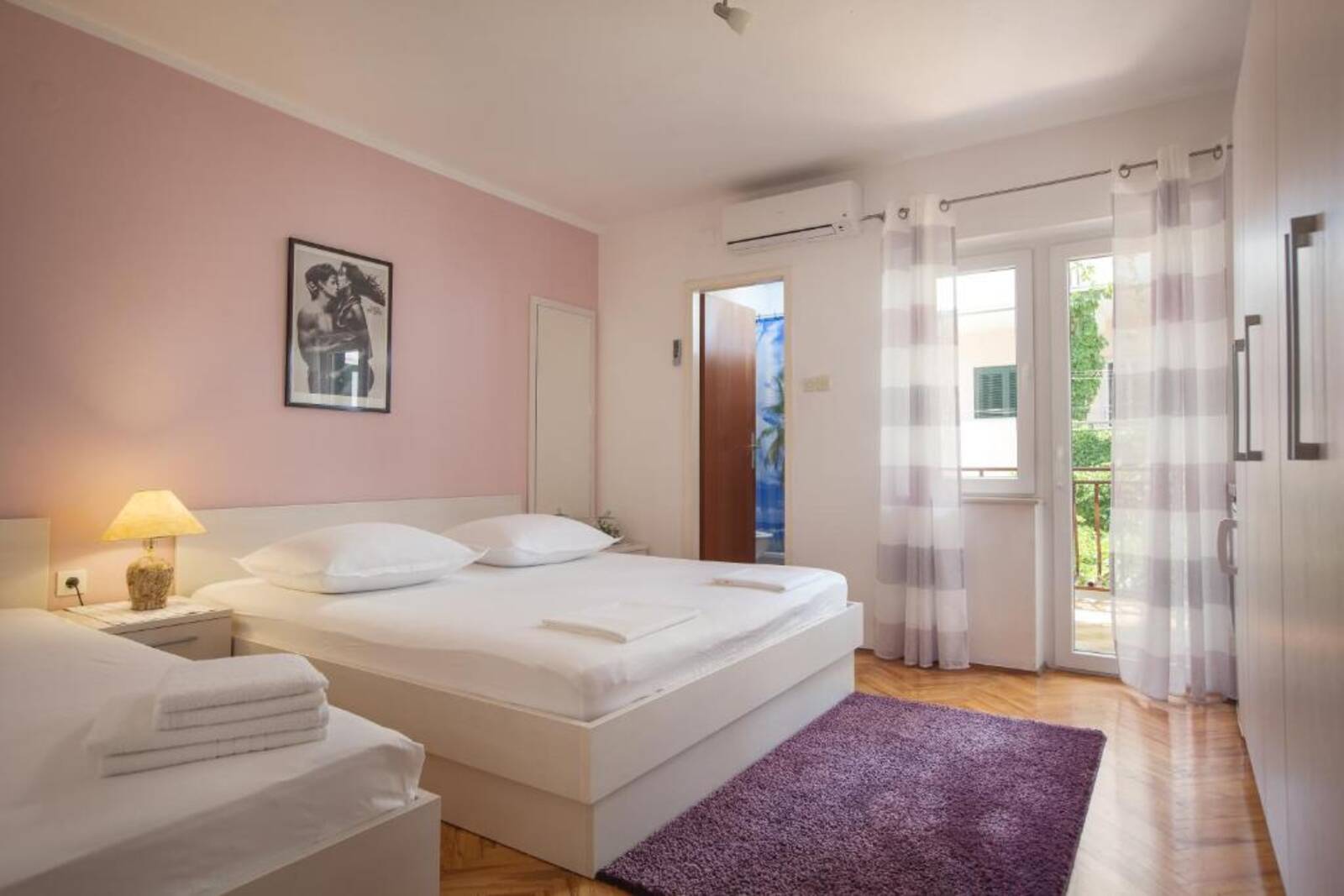 Bright double room with balcony at Guest House Damir